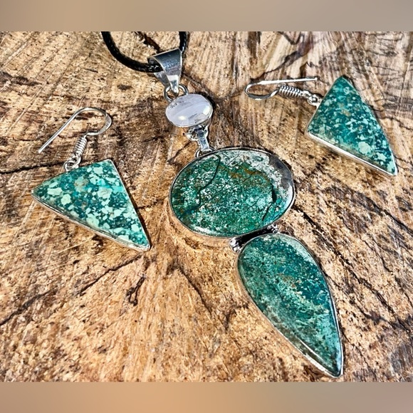 Chrysocolla & Rainbow Moonstone Crystal Pendant & Earrings - Picture 4 of 8